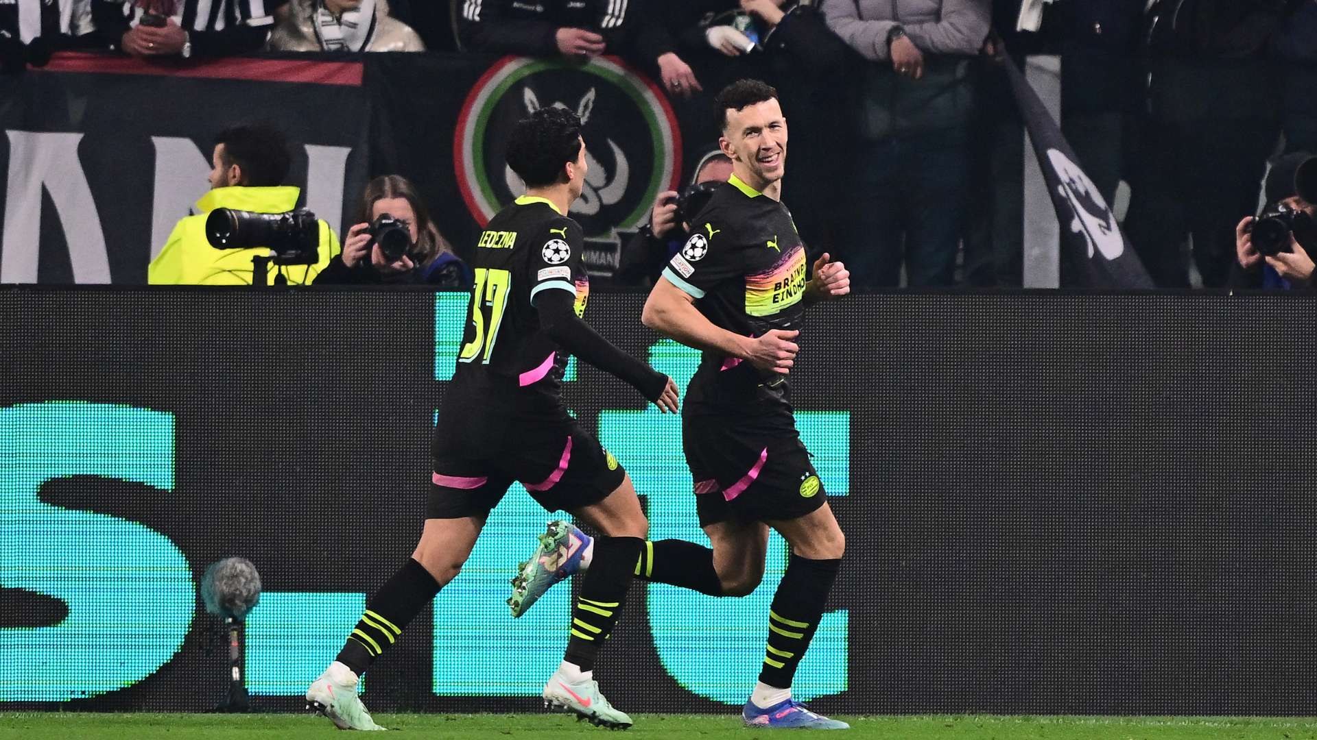 场备受关注 场备受关注