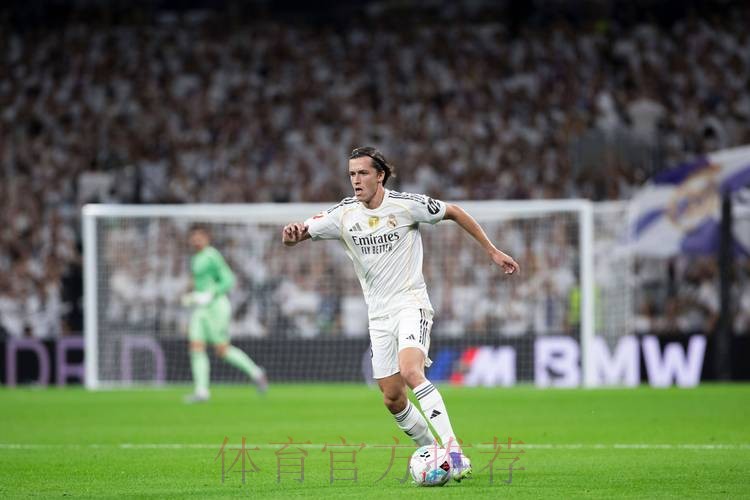 马卡:皇马决定留下18岁中卫迭戈-阿瓜多 马卡:皇马决定留下18岁中卫迭戈-阿瓜多